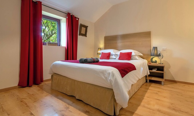 Ajat Apartamento | Gîte “Amélie” – Softness and Light for 1 to 2 Adults