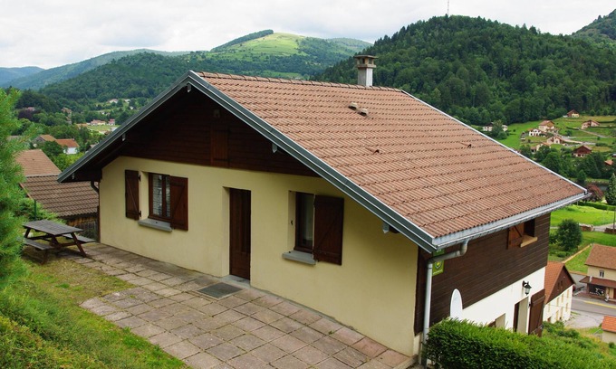 Le Menil Apartamento | Gite Avec Belle vue sur Montagnes et Vallée