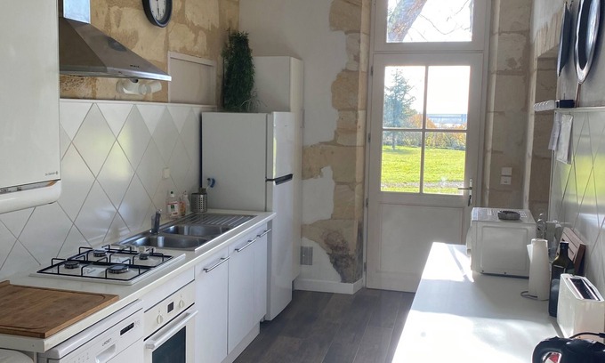 Cubzac-les-Ponts Casa | Gite Bellevue. An unobstructed view of the Dordogne!