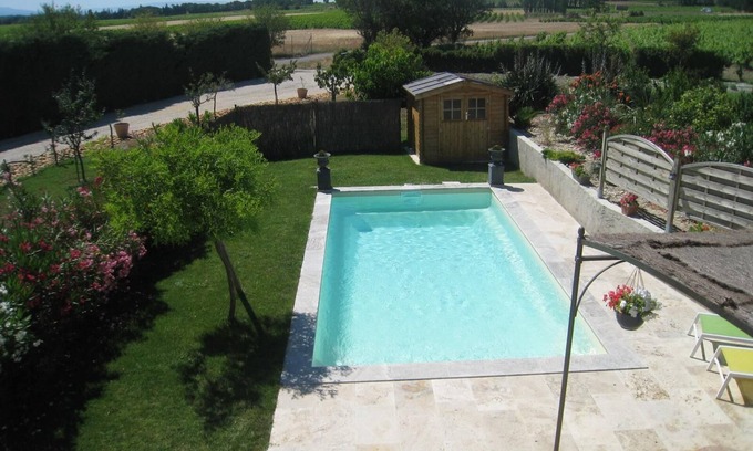 Courthezon Cabaña | Entre Avignon y Orange cabaña provenzal con piscina privada para 5 personas.