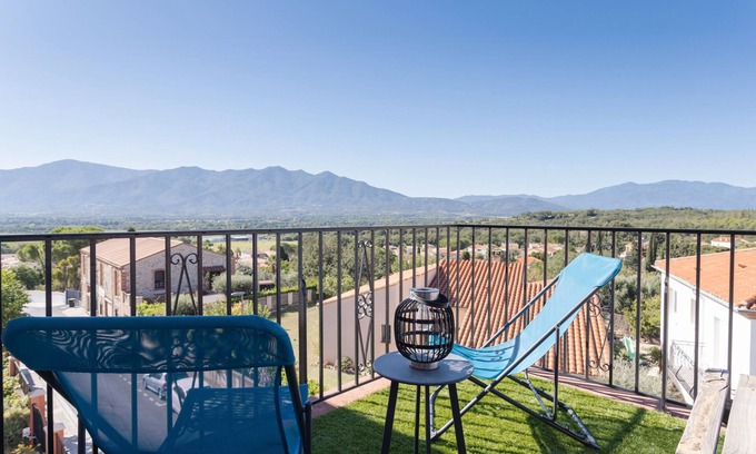 Banyuls-dels-Aspres Apartamento | Gîte 'Canigou' with Mountain View, Wi-Fi, and Air Conditioning