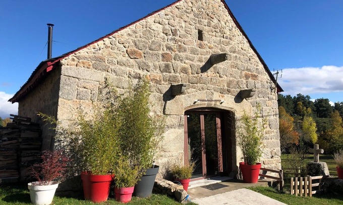 Peyre-en-Aubrac Casa | Gite de Groupe Lozère Aubrac