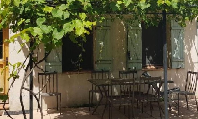 Arles Casa | Casa rural, alojamiento en el corazón de la Camarga con jardín y terraza.