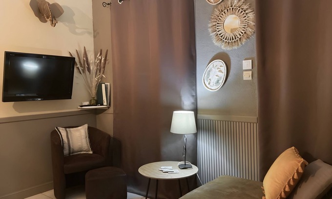 Noyers-sur-Cher Casa | Gite de la chapelle zoo 7 min – quiet, large enclosed park, playground