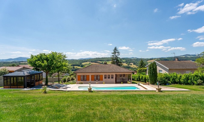 Le Bois-d'Oingt Villa | Gite des ifs-Villa-Terraza-Baño en la habitacion