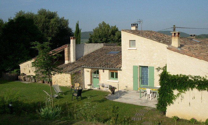 Livron-sur-Drome Casa | Gîte des Moutiers, en el campo en una antigua granja reformada
