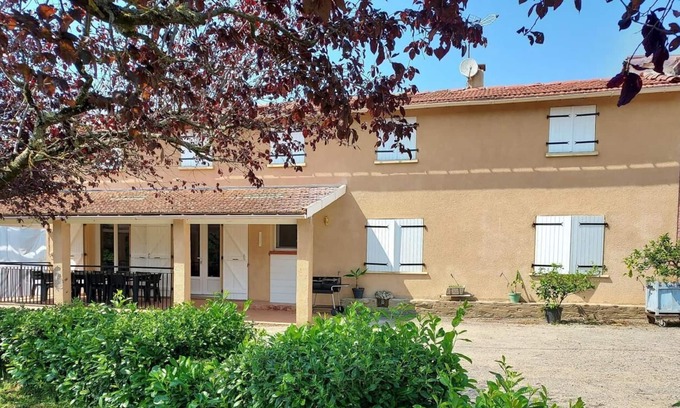 Saint-Sulpice Otro | Gîte El Camillou: Cozy Farmhouse for Groups, Families, and Friends