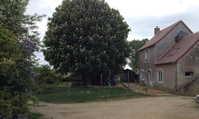 Noyant-Villages Casa | Gite entier Calme Bucolique Animaux Bon prix