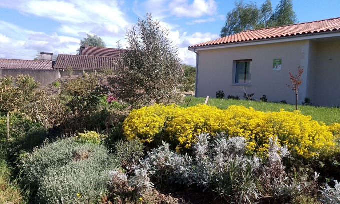 Baignes-Sainte-Radegonde Apartamento | Gite for two persons lavender green lane-special reduction august