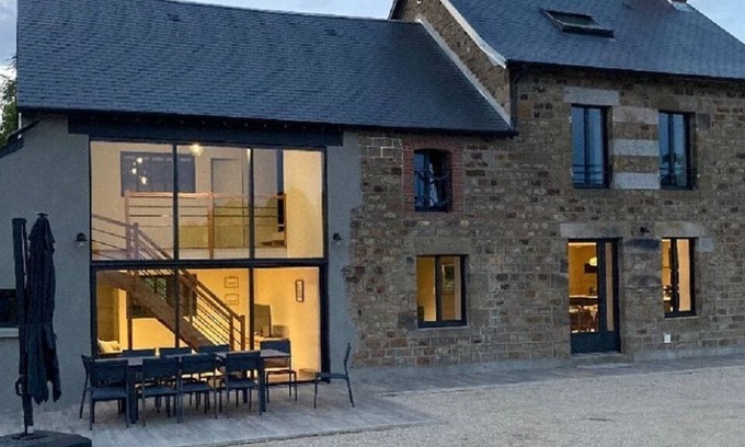 Le Val-Saint-Pere Casa | Gîte for 12 people in Le Val St Père in the bay of Mont St Michel
