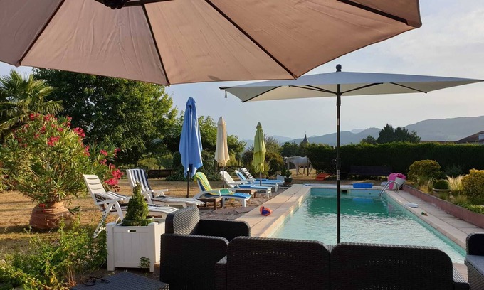 Osses Apartamento | Cottage 2 personas; un nivel; con piscina compartida;