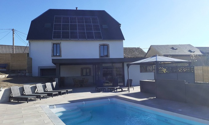 Durenque Casa | Gite for 8 people, heated swimming pool-SPA in the heart of the village with private garden