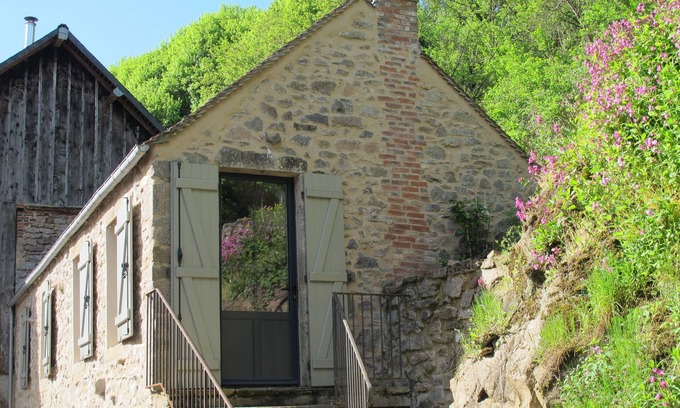 Montigny-Saint-Barthelemy Cabaña | Casa rural en plena naturaleza rodeada por el río. Ubicado en Auxois Morvan.