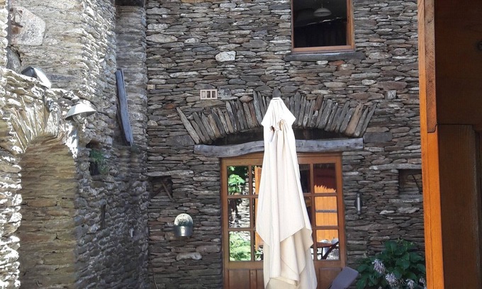 Saint-Germain-de-Calberte Cabaña | Casa rural de la iglesia, en el corazón de St Germain de Claberte