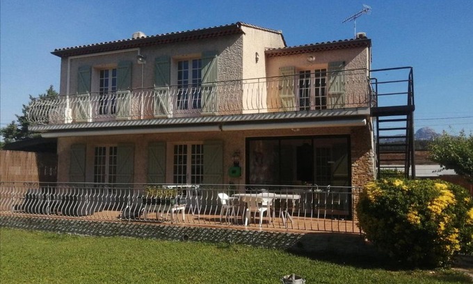 Aubagne Casa | GITE HISTOIRE DE FAMILLE