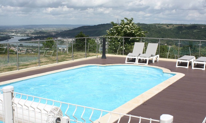 Ozon Cabaña | Casa rural en Ardeche norte con vistas al Ródano con piscina climatizada, 3 estrellas