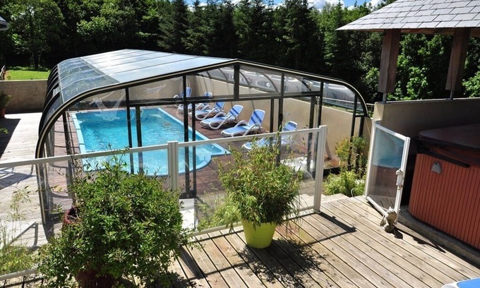 Plogonnec Casa | Gîte in Lopéau 4/6 people with swimming pool/spa, near the sea, tourist activities