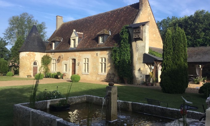 Saint-Martin-des-Bois Casa | Gite in the Loir valley, comfort, calm and pleasure in a 15th-century manor house