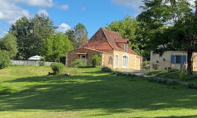 Cendrieux Casa | Gîte in the Dordogne in a peaceful green setting, ideal for a family