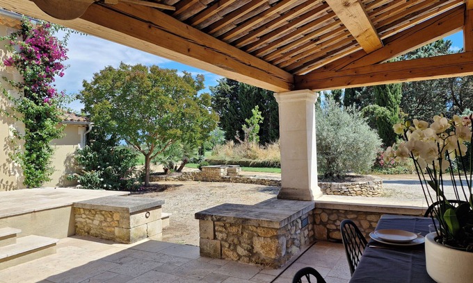 Aureille Casa | Gite in the heart of the Alpilles - lemasdeslauriers@gmail.com