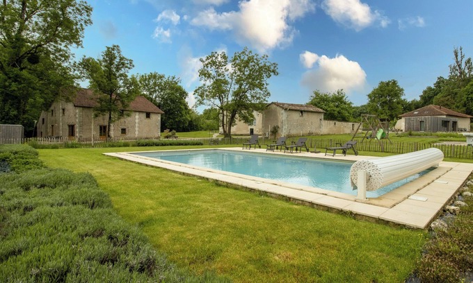 Chassaignes Casa | 'Gîte L'Étable' con piscina compartida, terraza privada y Wi-Fi