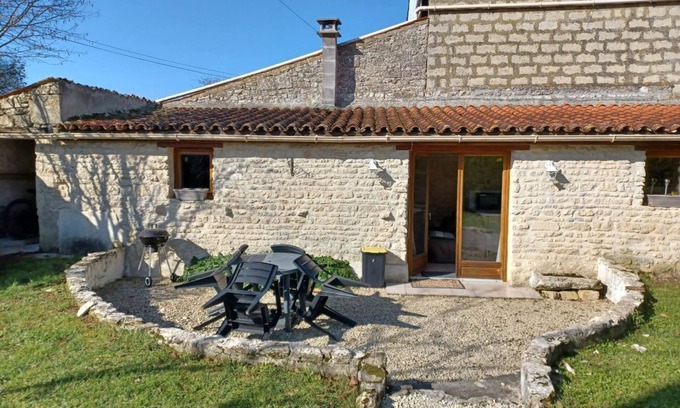 Saint Martin de Juillers Casa | GITE LE PETIT BONHEUR
