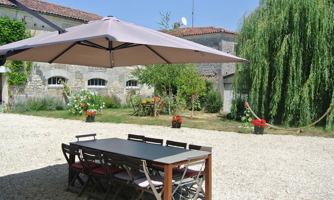 Gensac-la-Pallue Casa | GITE LA FERME FORTIN