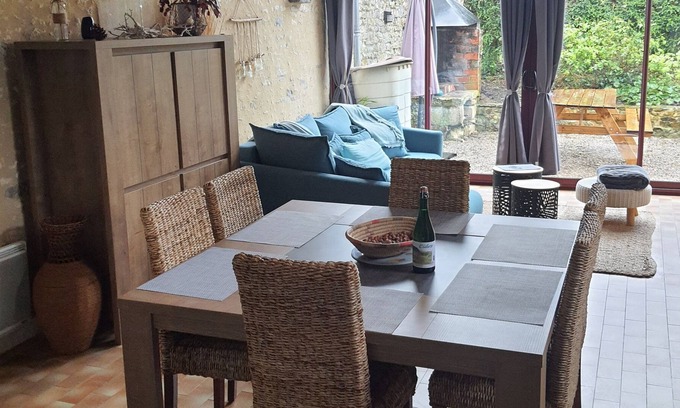 Villedieu-les-Bailleul Casa | Gîte "La grange" with spa