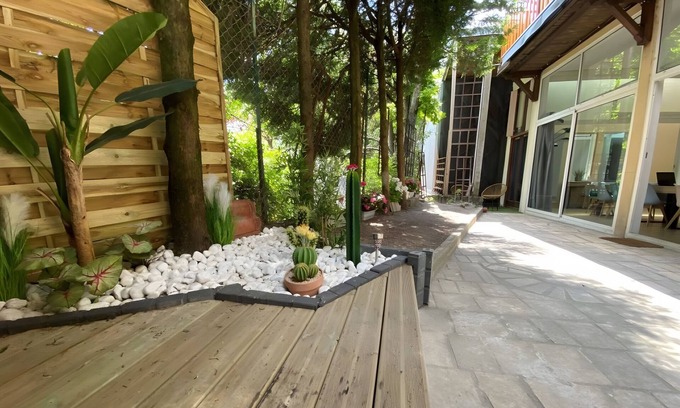 Bourges Cabaña | Gîte « La Maison du Ruisseau » con terraza privada, balcón y Wi-Fi