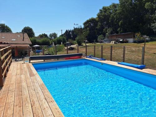 Saint-Privat-en-Perigord Apartamento | Gite La Vieille Grange, with pool in the Dordogne