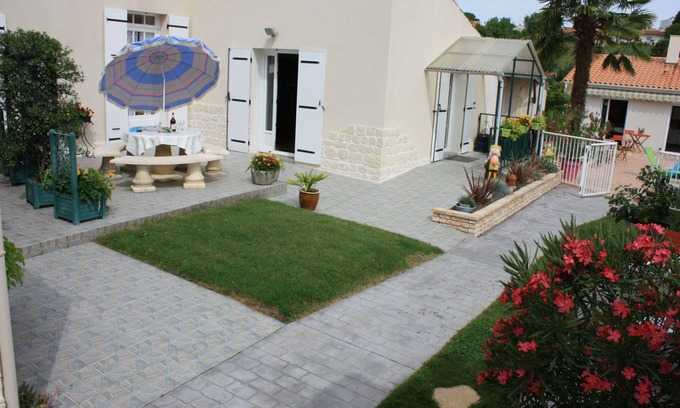 Saintes Casa | Gîte laccalmie17 alquiler de vacaciones de 2 estrellas con piscina a 2 km del centro