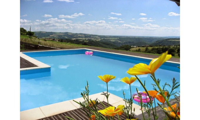 Saint-Andre-de-Najac Casa | Gite Le Combal, Impregnable View, Piscina climatizada.