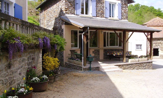 Saint-Romain-et-Saint-Clement Cabaña | Cottage "nido" cerca del río Feuyas Molino en Périgord