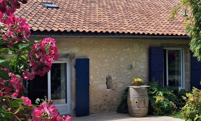 Frontenac Casa | Gite "Le Pressoir" in a quiet location, next to a cycle path.
