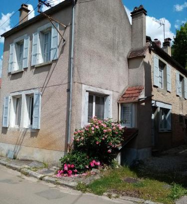 Chatel-Censoir Casa | GITE LES 27 ROSES ET PLUS