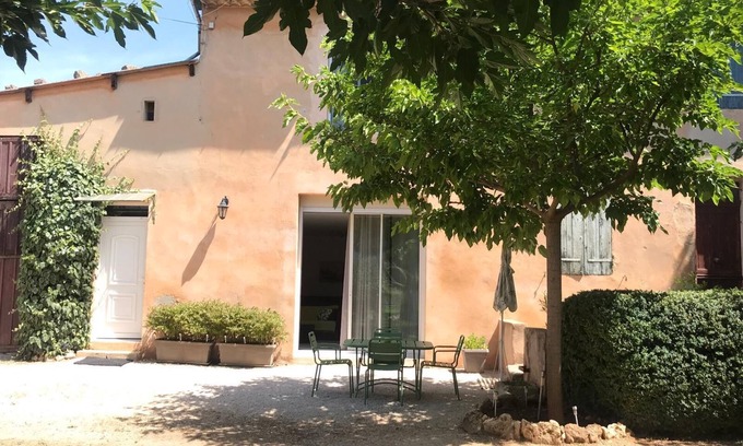Gemenos Apartamento | GITE LES CIGALES, Studio 15mn from the BEACHES, Many walks,