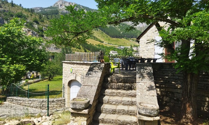 Gorges du Tarn Causses Cabaña | Gite "Les Osiers" sleeps 4 to 10, near river 8km Ste Enimie and Ispagnac.