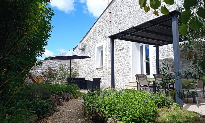 Saint-Alban-sous-Sampzon Casa | Casa rural Lou Cagnard en el corazón de las gargantas del Ardèche.