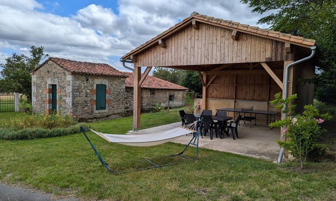 Montmoreau-Saint-Cybard Cabaña | Casa rural Montmoreau, 2 dormitorios, 5 personas