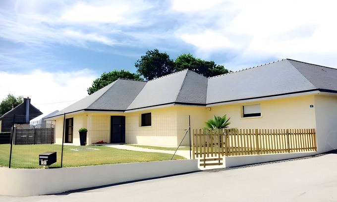 Locmaria-Grand-Champ Casa | Gite PMR for 13 People L'Orchidée – Single Storey