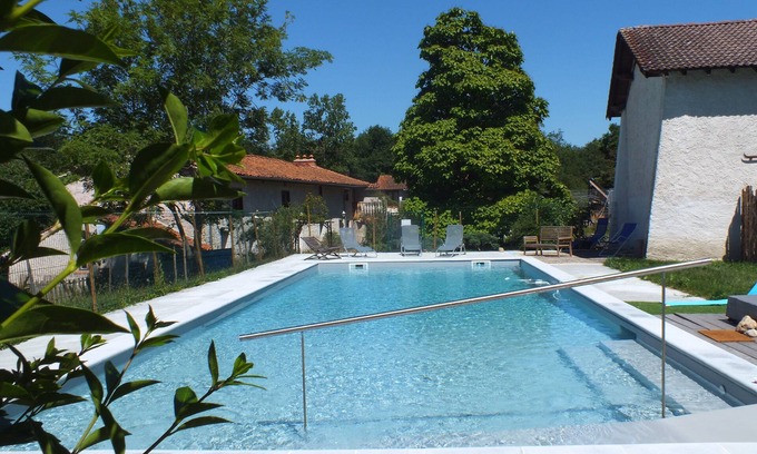 Montverdun Casa | Casa rural 9 personas 4 habitaciones con gran piscina de sal para discapacitados