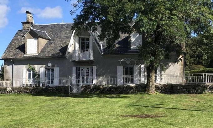Saint-Bonnet-de-Salers Cabaña | Gite Saint-Bonnet-de-Salers, 2 bedrooms, 5 persons