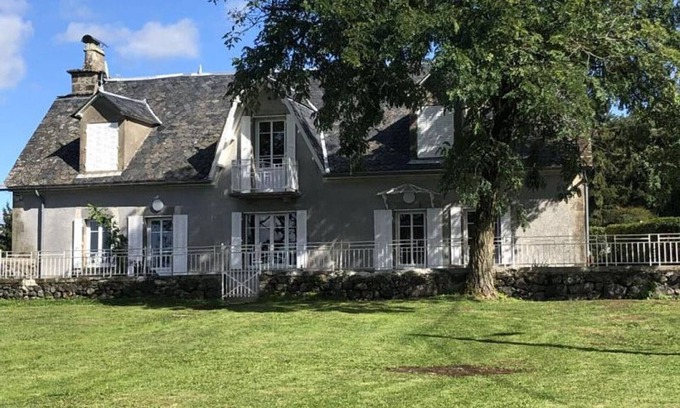 Saint-Bonnet-de-Salers Cabaña | Gite Saint-Bonnet-de-Salers, 4 bedrooms, 9 persons
