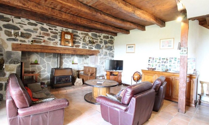 Saint-Martin-Valmeroux Cabaña | Gite Saint-Martin-Valmeroux, 5 bedrooms, 10 persons