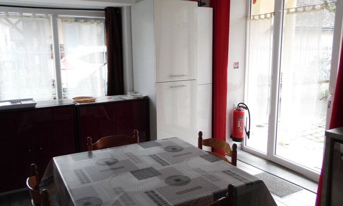 Aveze Apartamento | Gîte Sancy, ground floor apartment in bucolic village. Pets allowed