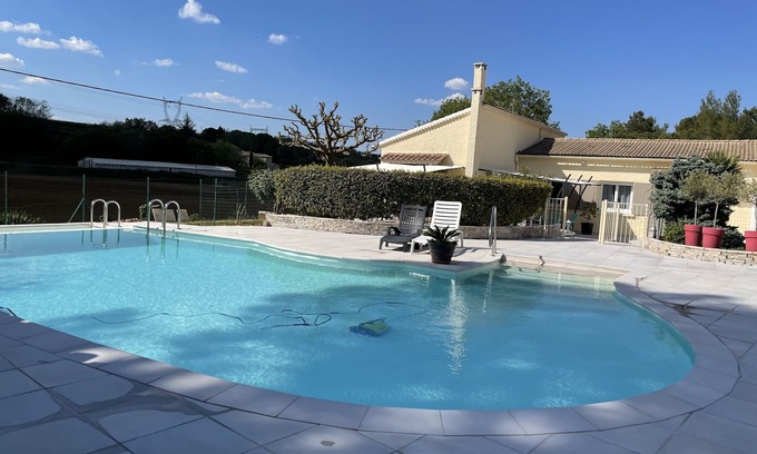 Saint-Paulet-de-Caisson Villa | Hermosa villa provenzal renovada St Paulet de Caisson Gard