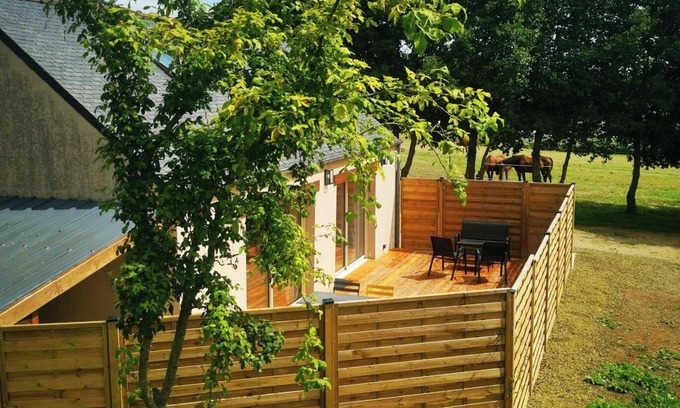 Lannion Casa | Gîte Trugarez, small renovated house. Situated in the green on the Pink Granite Coast