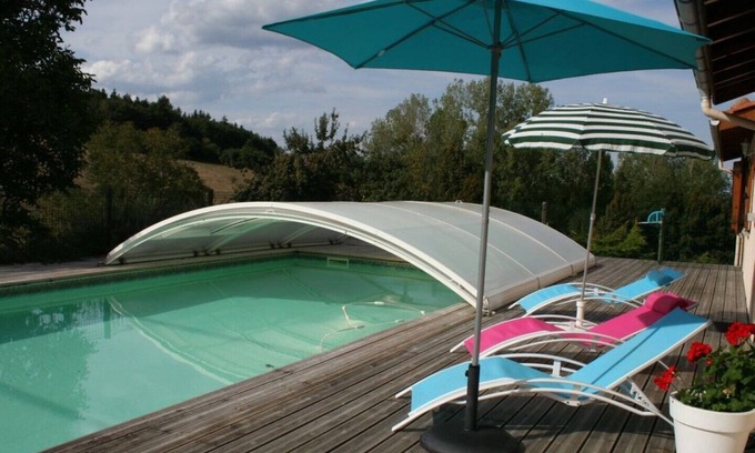 Saint-Martin-la-Sauvete Cabaña | Casa rural con piscina climatizada desde finales de abril hasta finales de septiembre en Auvergne-Rhône-Alpes
