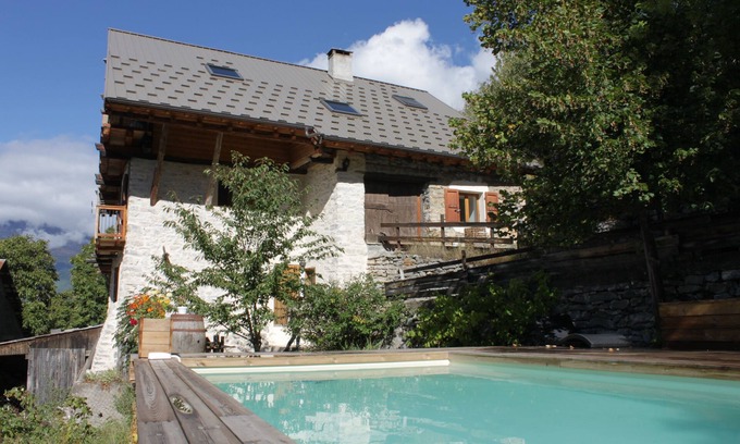 Les Vigneaux Chalet De Esquí | Gîte with private swimming pool at the gateway to the Ecrins***.