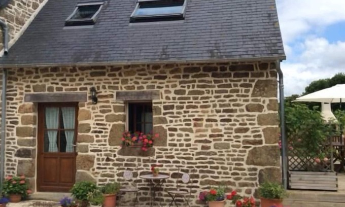 Saint-Simeon Cabaña | Le Petit Bijou-Gîte-Rural-Baño con bañera-Vista al patio